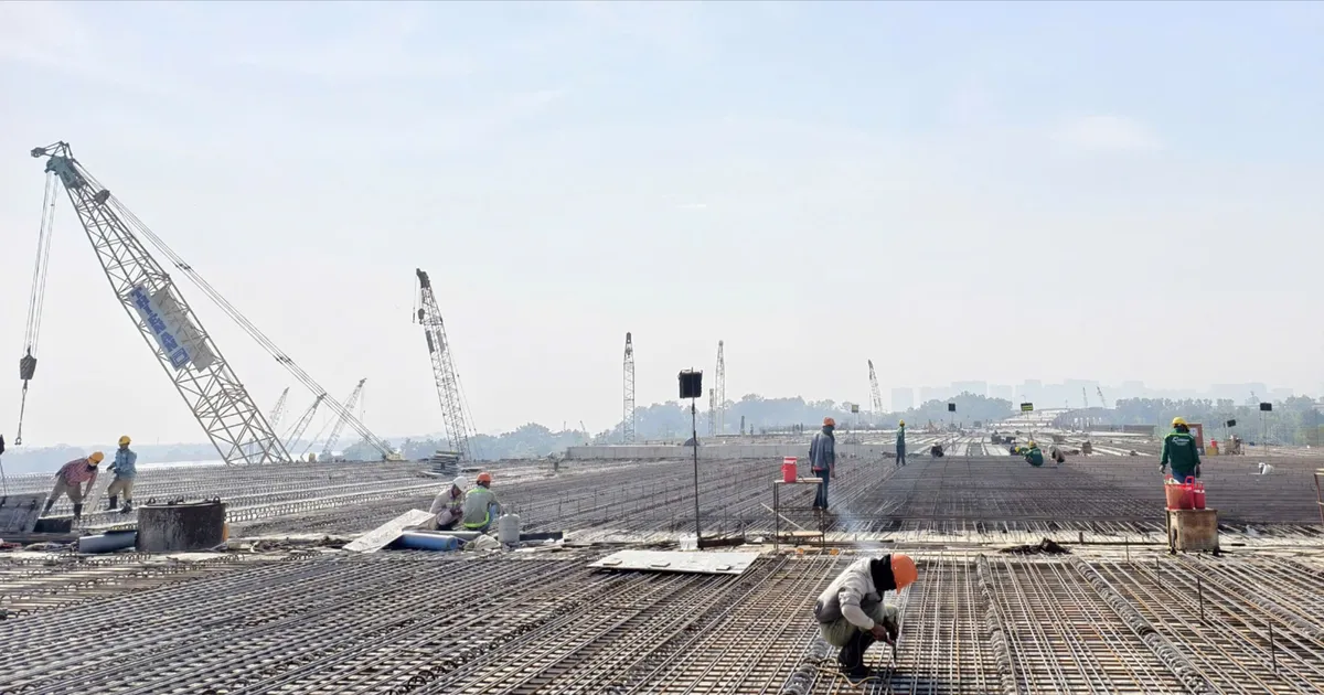 TPHCM: Không khí sôi động trên những công trường trọng điểm