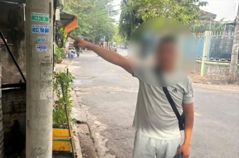 Công an TP.HCM ra quân xử lý quảng cáo, rao vặt làm xấu cảnh quan đô thị