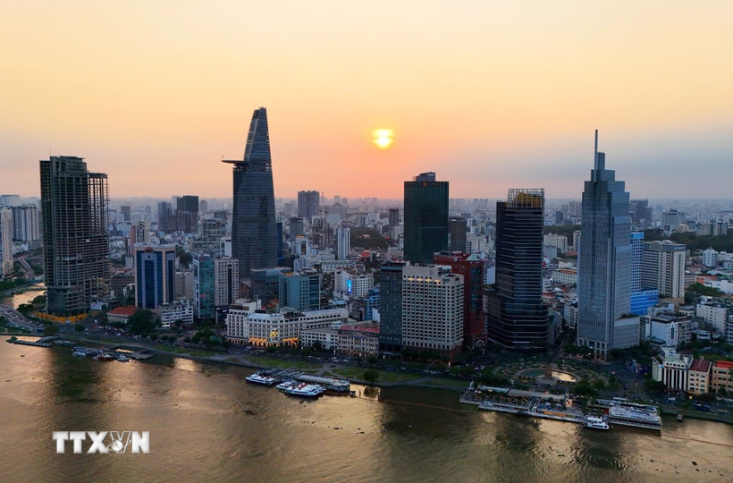 Trung tâm Quận 1 bên sông Sài Gòn nằm trong đô thị trung tâm. (Ảnh: Hồng Đạt/TTXVN)