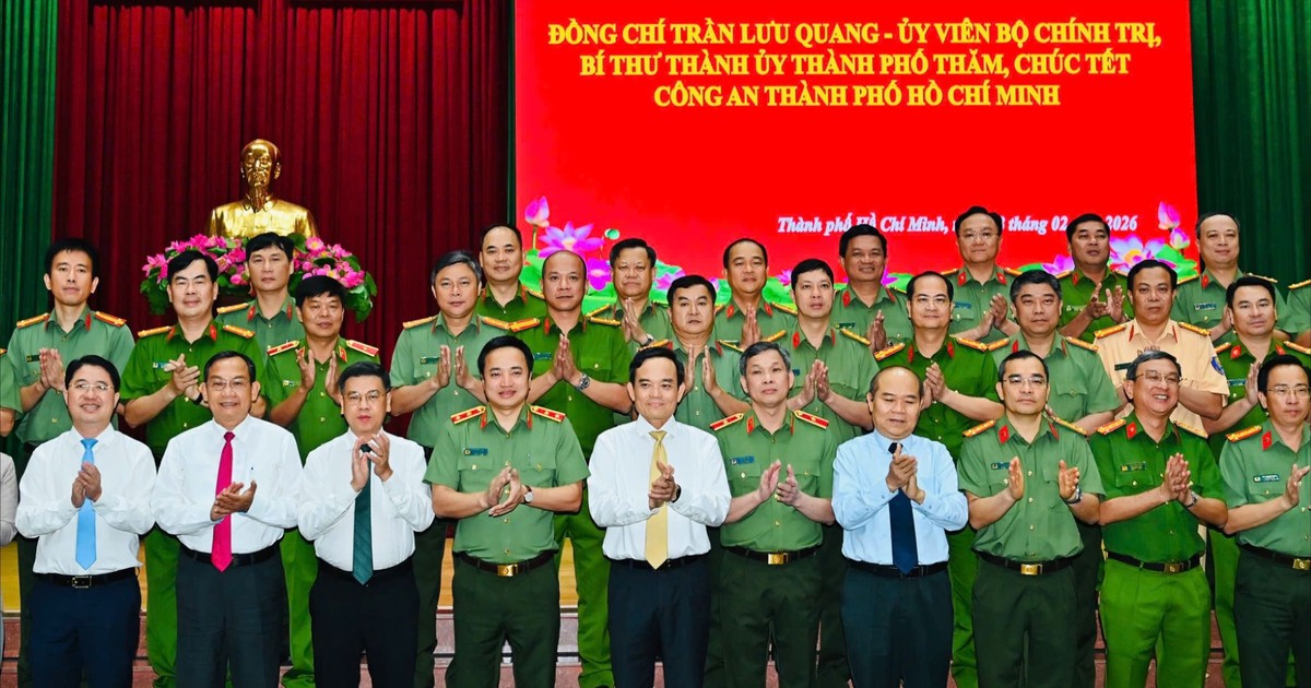 Bí thư Thành ủy TPHCM Trần Lưu Quang thăm, chúc tết lực lượng vũ trang và y bác sĩ