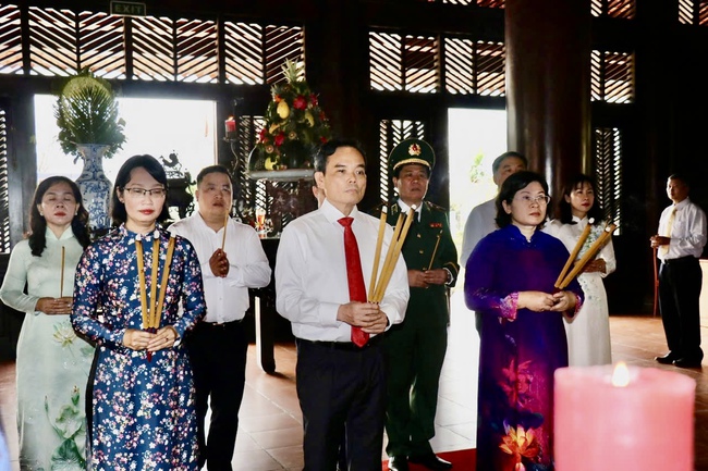 Lãnh đạo TPHCM dâng cúng bánh tét lên Quốc Tổ Hùng Vương - Ảnh 14.