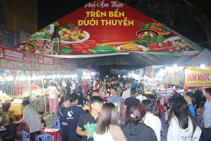 TPHCM: Khai mạc Chợ hoa xuân 
