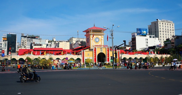 Hình ảnh phố phường TPHCM "khác lạ" ngày đầu năm mới