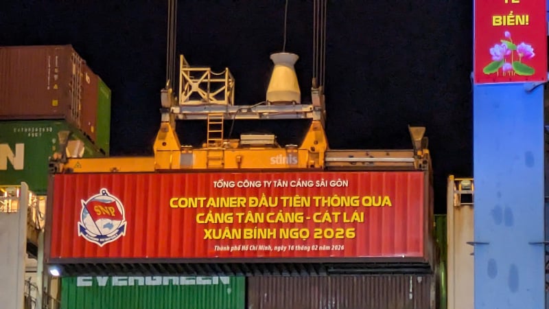 Tân Cảng Sài Gòn: 1.000 người đang làm việc xuyên Tết