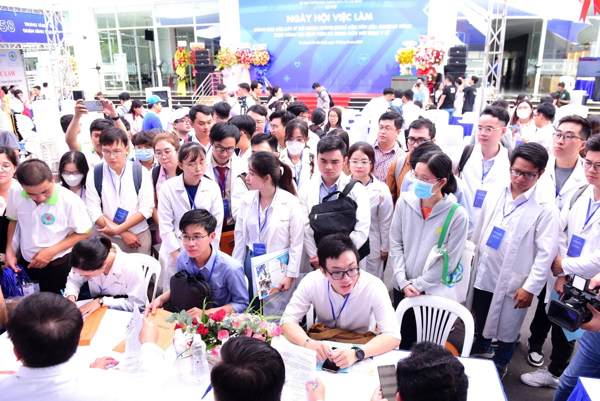 TP.HCM ban hành chính sách đặc thù cho bác sĩ nội trú - Ảnh 1.