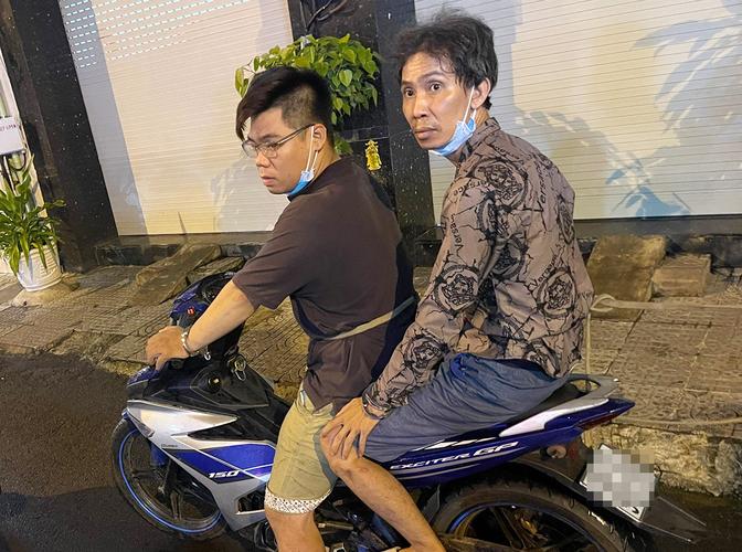ttxvn-ngu-dan-tp-ho-chi-minh-ron-rang-mo-bien-dau-nam2.jpg