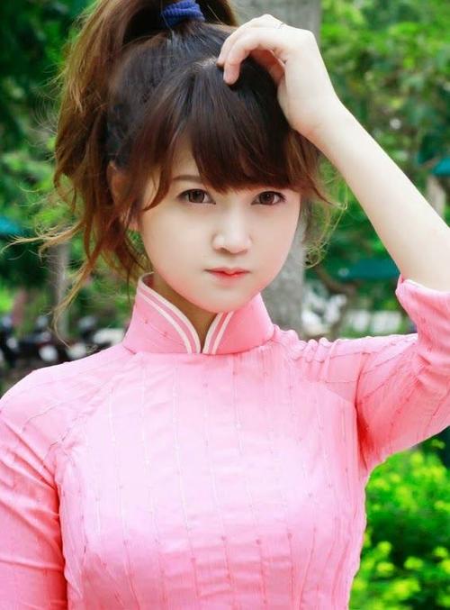 Ông Nguyễn Văn Thọ, Tổ trưởng Tổ công tác số 11, kiểm tra công tác chuẩn bị bầu cử tại điểm bầu cử Quốc hội và HĐND đặt tại trụ sở Ban quản lý Dự án Abc88bet thể thao, casino trực tuyến, game slot, bắn cá xây dựng xã Long Hải, Thành phố Hồ Chí Minh. (Ảnh: Huỳnh Sơn/TTXVN)