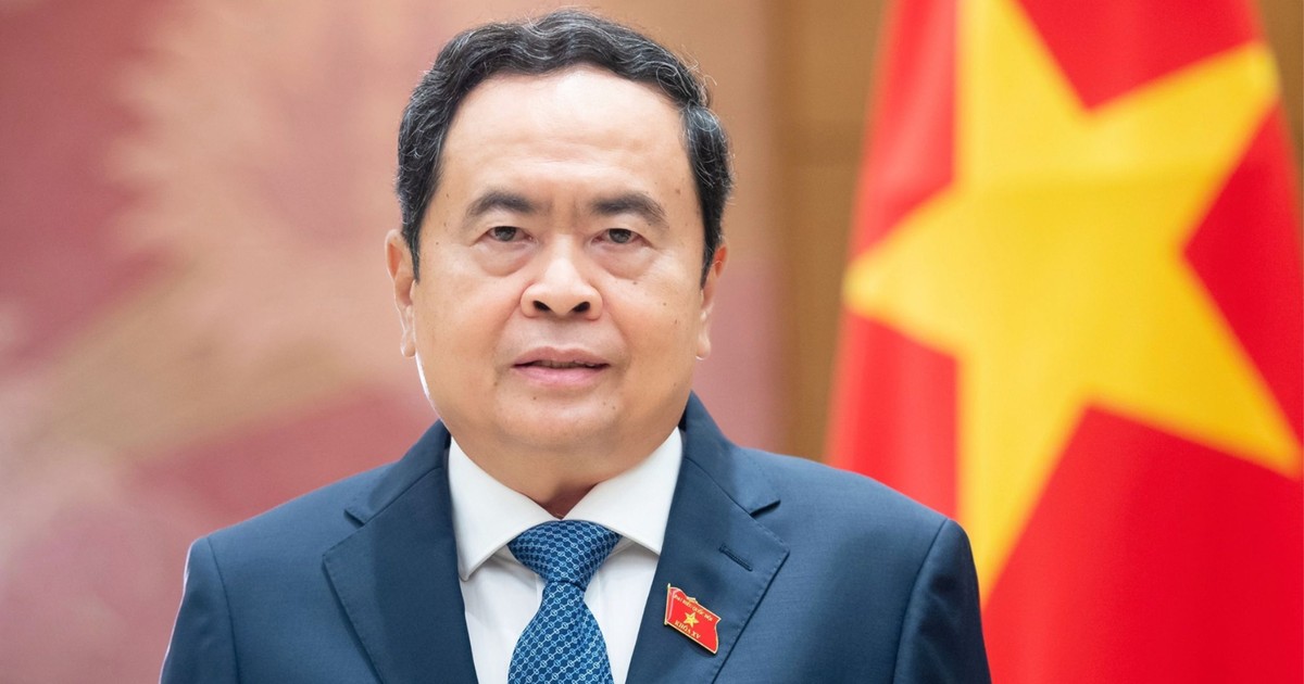 Chủ tịch Quốc hội cùng các ứng cử viên Đơn vị bầu cử số 12 ĐBQH khóa XVI tiếp xúc cử tri tại TPHCM