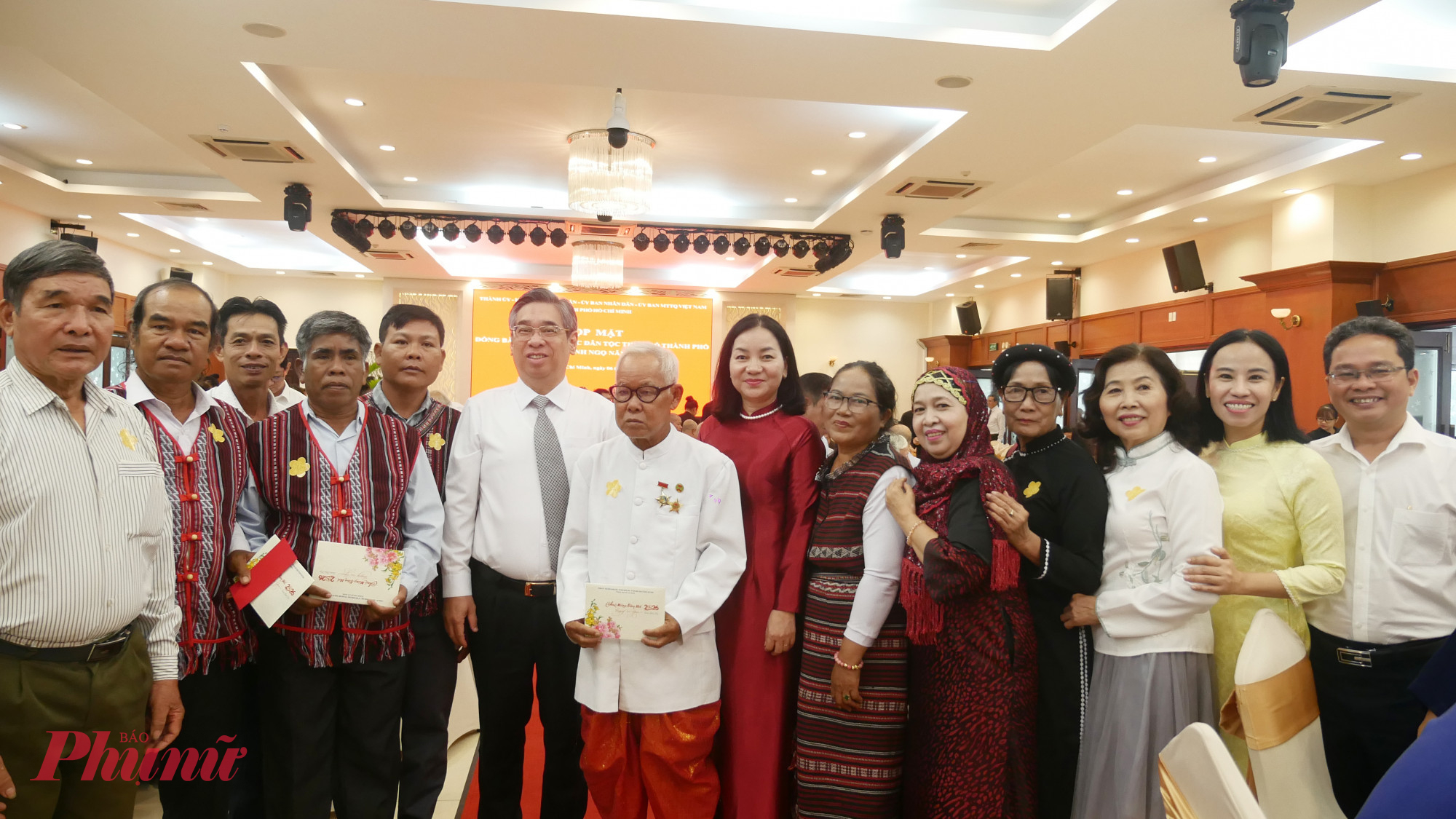  Thành ủy, HĐND, UBND, Ủy ban MTTQ TPHCM tổ chức chương trình họp mặt đồng bào tiêu biểu các Abc8c1 com game giải trí uy tín thiểu số thành phố
