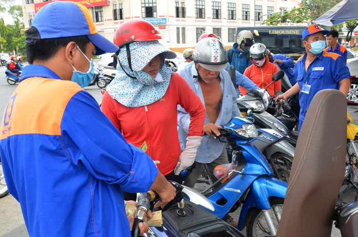 Giá xăng dầu giảm mạnh tháng 3 năm 2026: Tác động đến kinh tế - Ảnh 1.