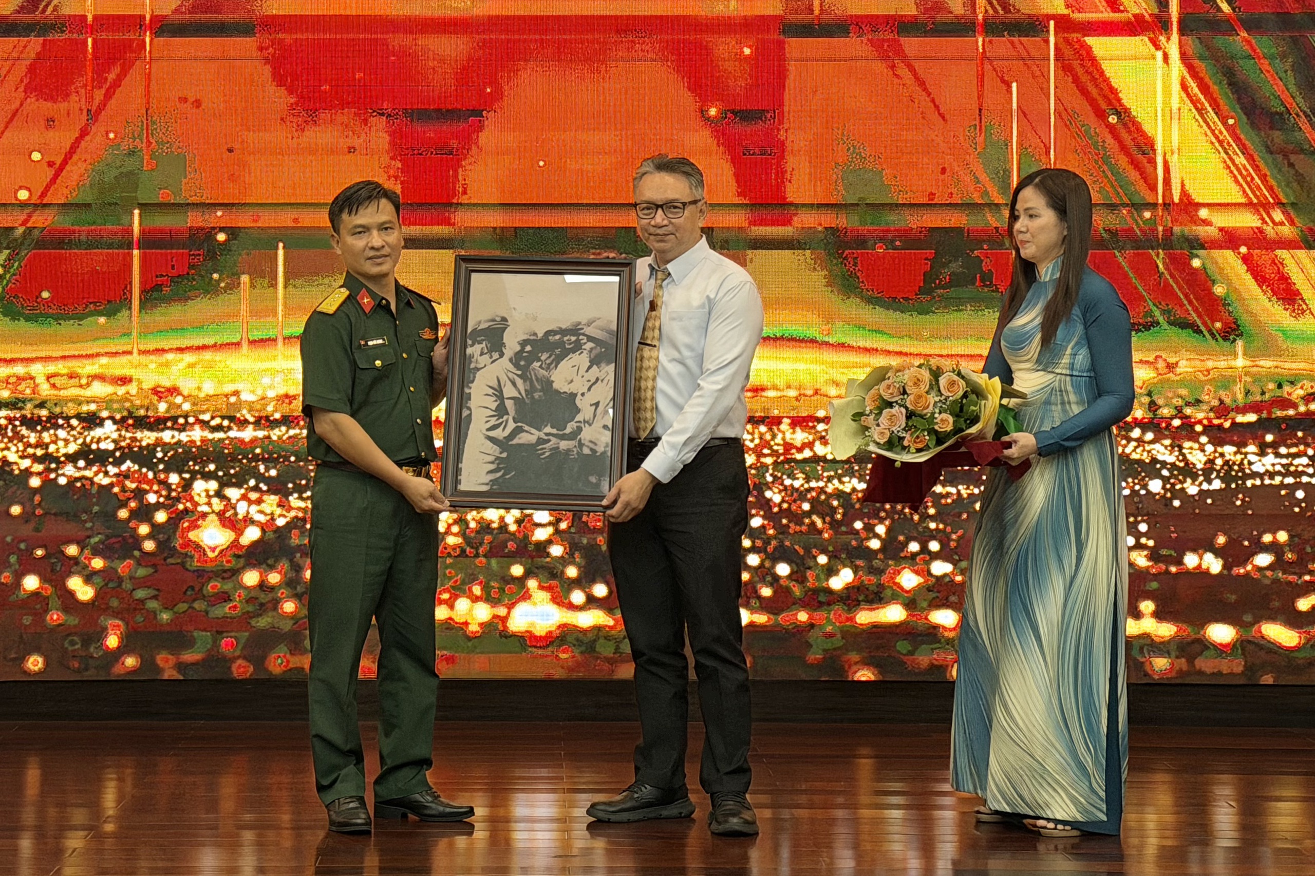 Kỷ vật 'xuyên thế kỷ' của người thợ Ba Son lần đầu trưng bày tại TP.HCM- Ảnh 1.