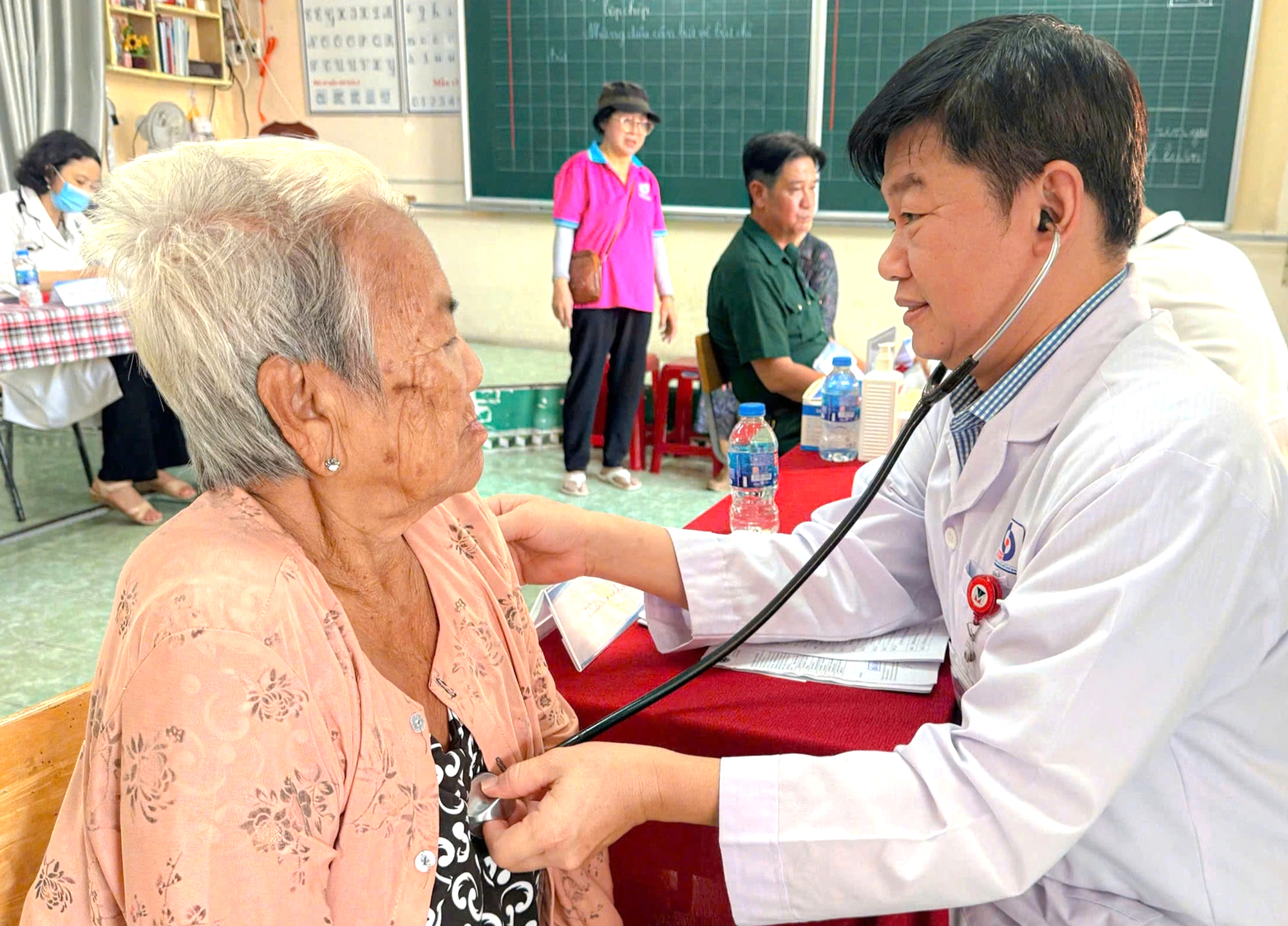TP.HCM: Lần đầu tiên huy động 101 Abc8com kho trò chơi đa dạng đồng loạt khám sức khỏe cho người dân - Ảnh 2.