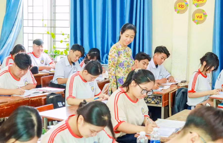 Giờ học của Đăng Ký, Đăng Nhập ABC8 Bao Chặn Trường THPT Bình Tân (phường Bình Tân, TPHCM).