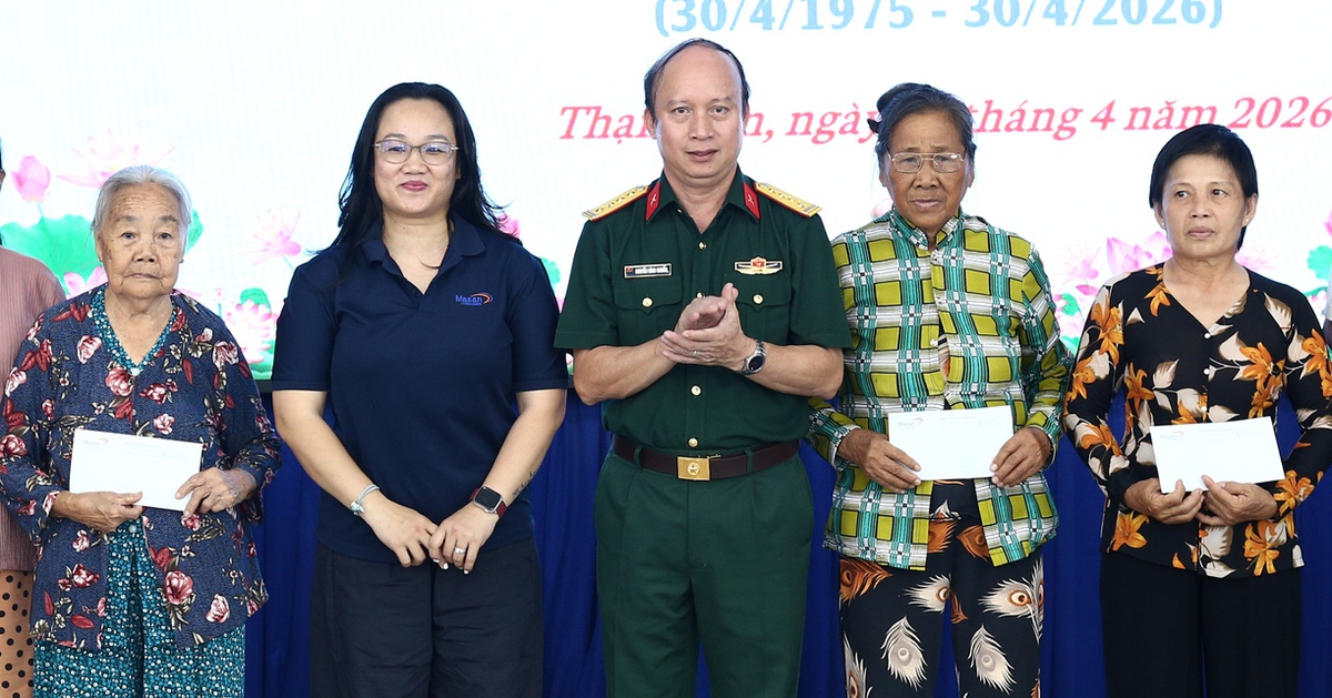Bộ Tư lệnh TP.HCM tặng học bổng cho Abc88bet trải nghiệm miễn phí nghèo xã đảo Thạnh An