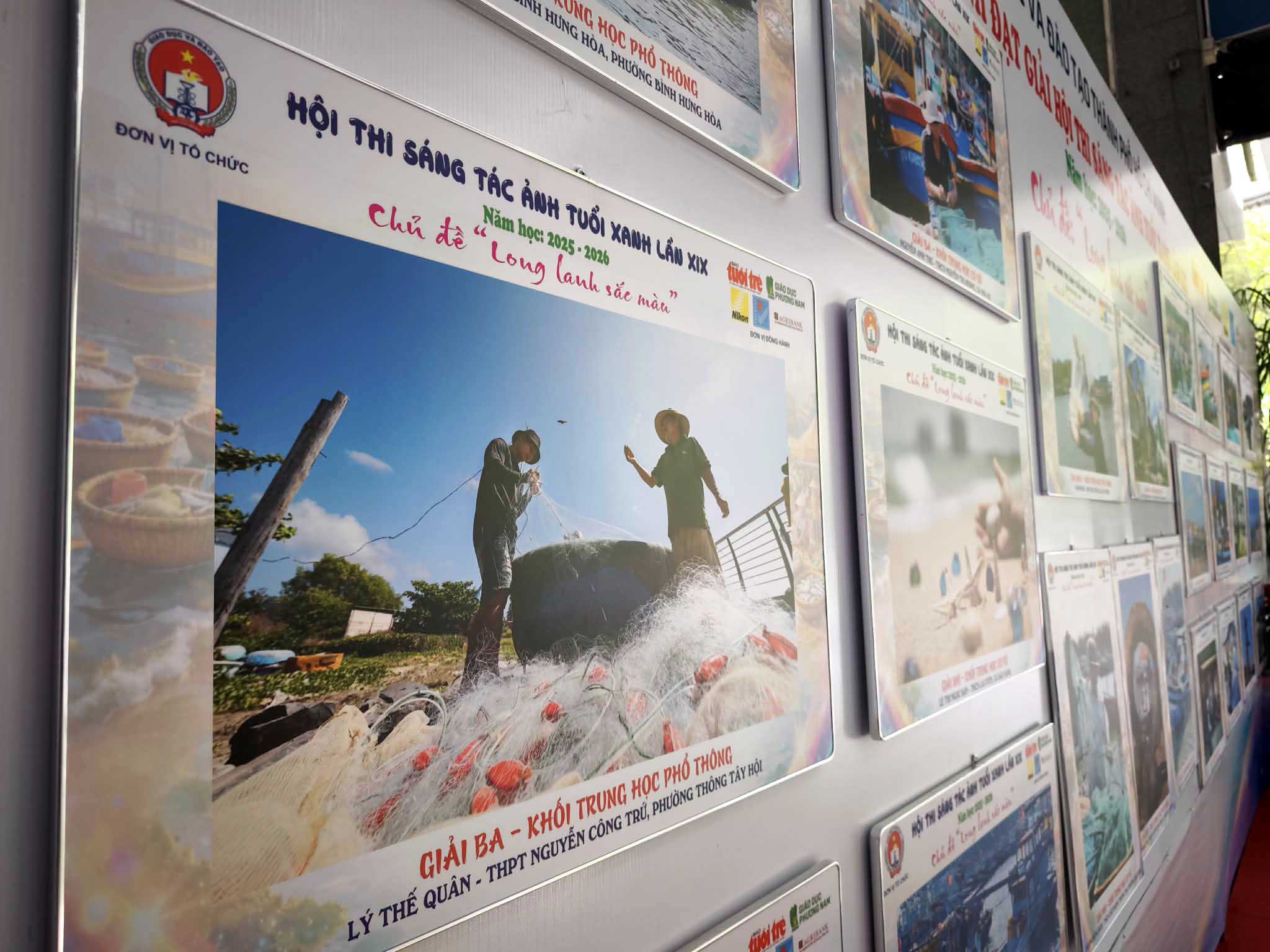 'Long lanh sắc màu' qua ống kính học trò tại triển lãm ảnh Tuổi Xanh 2026 - Ảnh 6.
