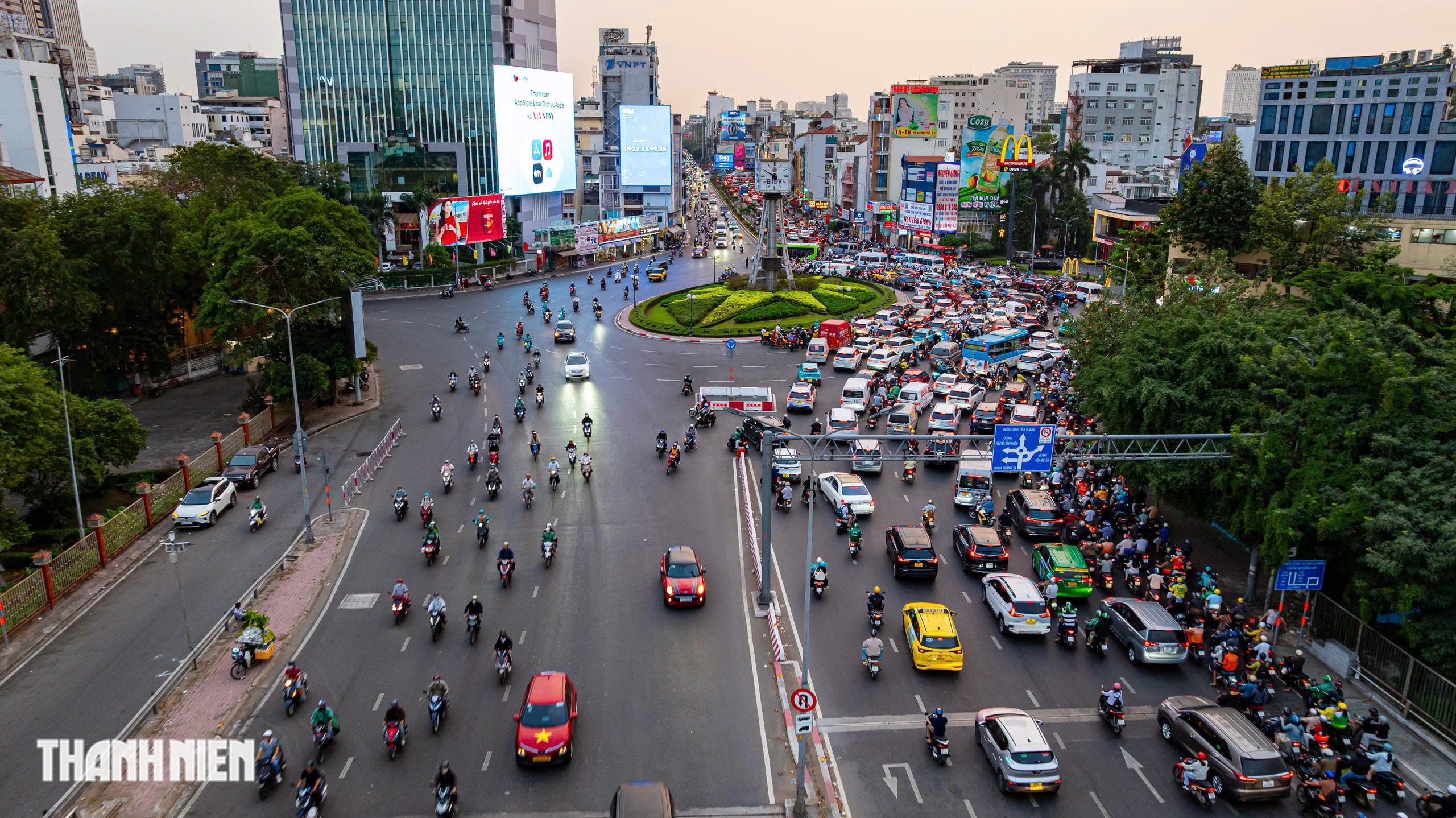 TP.HCM thí điểm bỏ chạy vòng xuyến ở vòng xoay Nguyễn Bỉnh Khiêm từ 23.5- Ảnh 2.