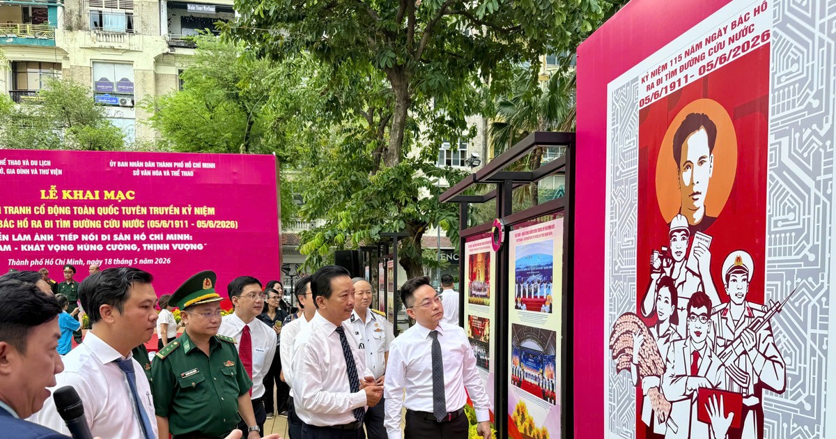 Bí thư Trần Lưu Quang trao Huy hiệu 65 tuổi Đảng cho nguyên Phó chủ tịch nước Trương Mỹ Hoa