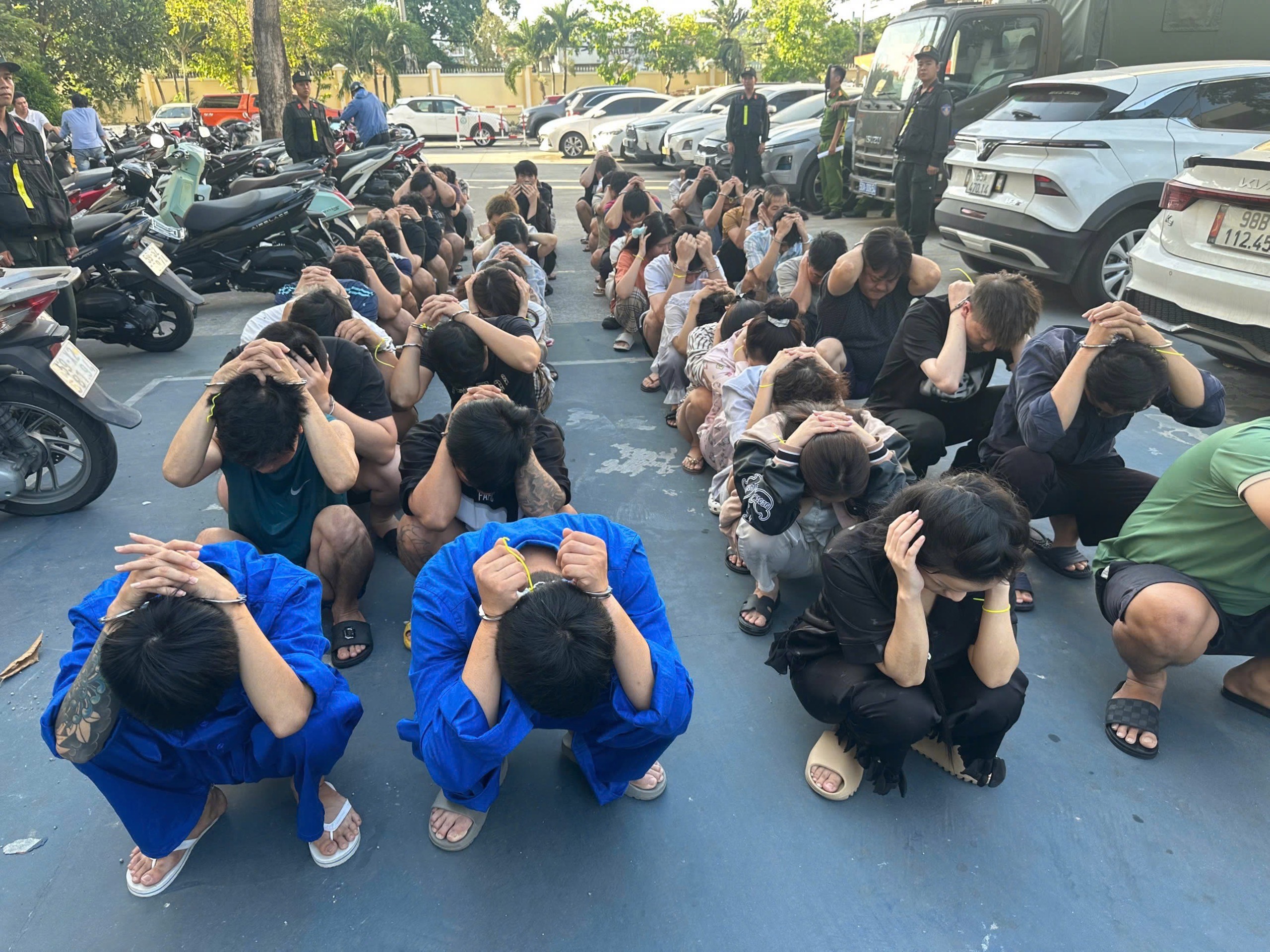 Từ mắt xích nhỏ, Công an TP.HCM triệt phá đường dây ma túy bắt 140 người- Ảnh 2.