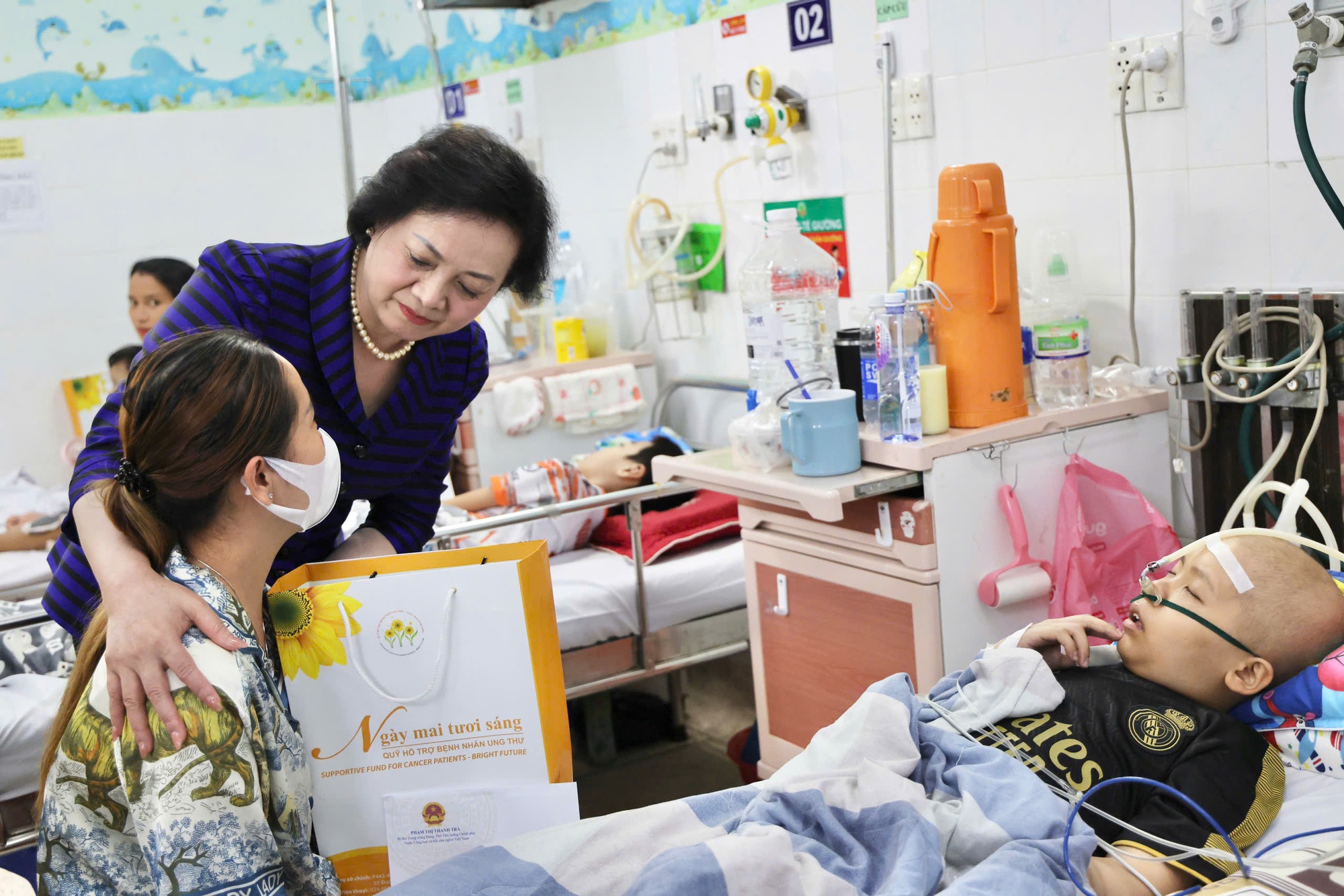 Phó Đăng Ký, Đăng Nhập ABC8 Bao Chặn Phạm Thị Thanh Trà thăm bệnh nhi ung thư tại Bệnh viện Nhi đồng 2- Ảnh 6.