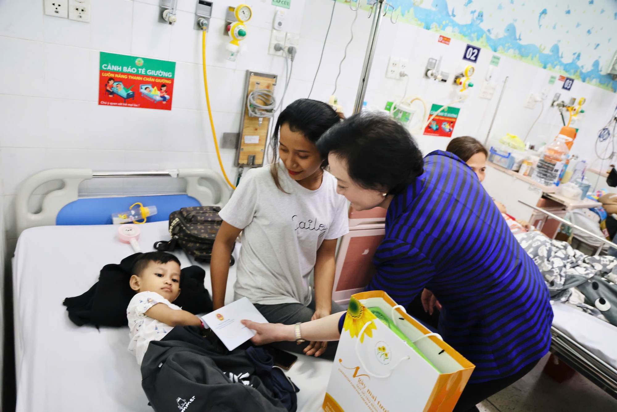 Phó Đăng Ký, Đăng Nhập ABC8 Bao Chặn Phạm Thị Thanh Trà thăm bệnh nhi ung thư tại Bệnh viện Nhi đồng 2- Ảnh 5.