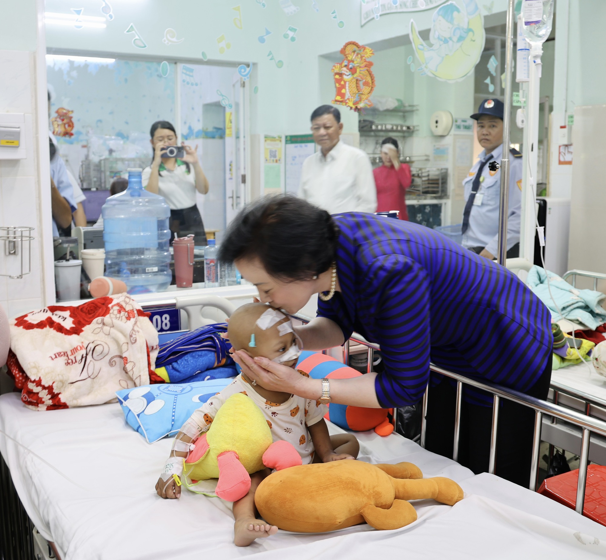 Phó Đăng Ký, Đăng Nhập ABC8 Bao Chặn Phạm Thị Thanh Trà thăm bệnh nhi ung thư tại Bệnh viện Nhi đồng 2- Ảnh 4.