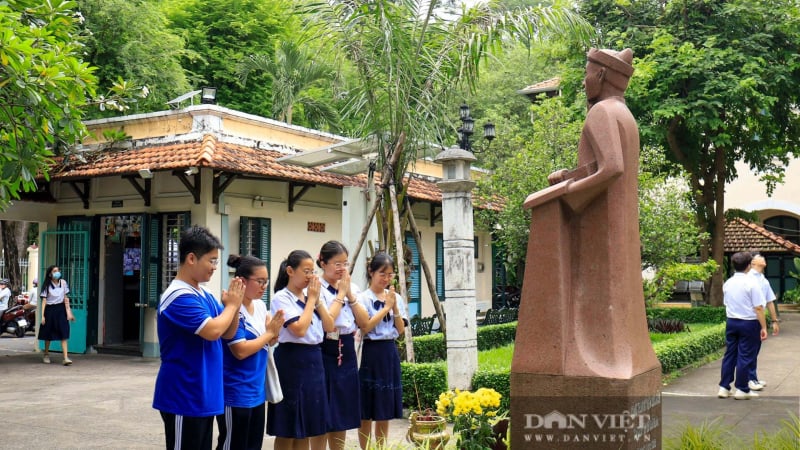 Giải mã những ngôi trường trăm tuổi ở TPHCM