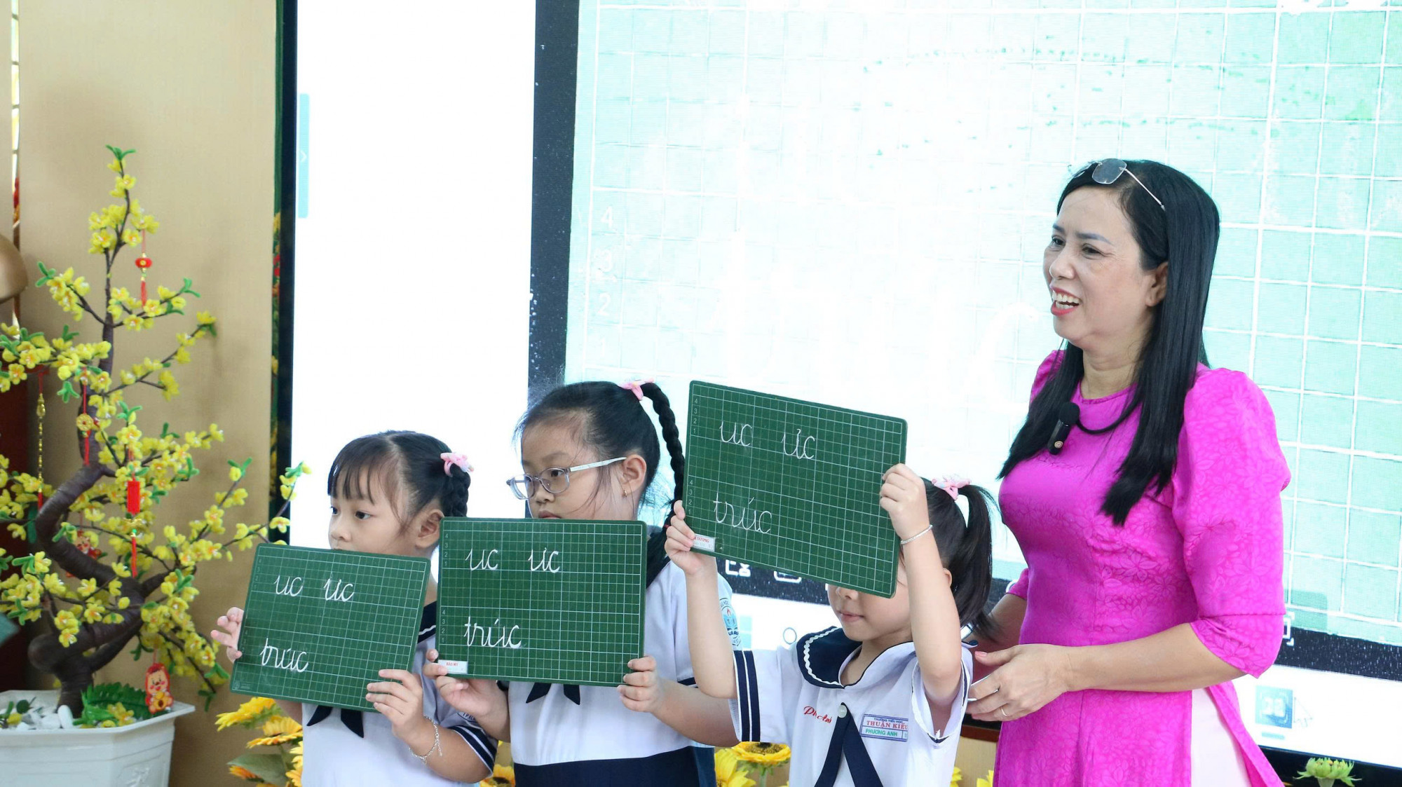 Giáo viên và Đăng Ký, Đăng Nhập ABC8 Bao Chặn lớp Một Trường tiểu học Thuận Kiều (phường Đông Hưng Thuận, TPHCM) - Ảnh: Trang Thư